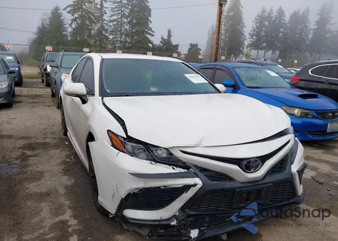 2022 Toyota Camry Se z USA, uszkodzony, nr VIN 4T1G11AKXNU057996
